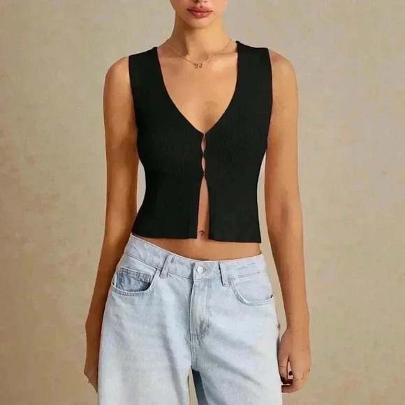 Black Casual Women's Solid Color Sleeveless Knit Top - Picture 7 of 7